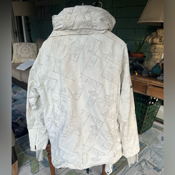 Fabulous 686 men’s snowboard/ski jacket and pants. Size small. Selling together - Picture 3 of 15